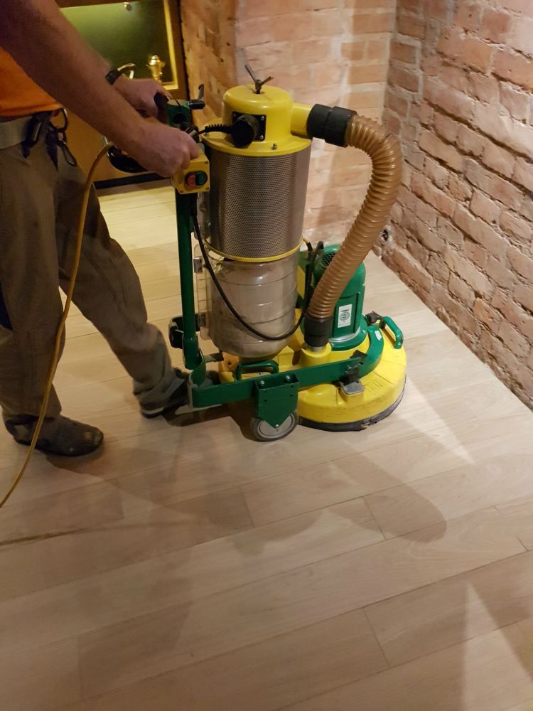 Profesjonalne cyklinowanie we Wrocławiu przez firmę Master Parkiet